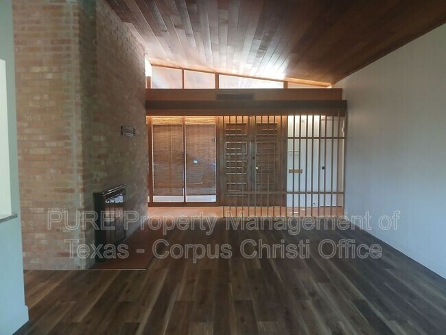 Building Photo - 730 Bradshaw Dr