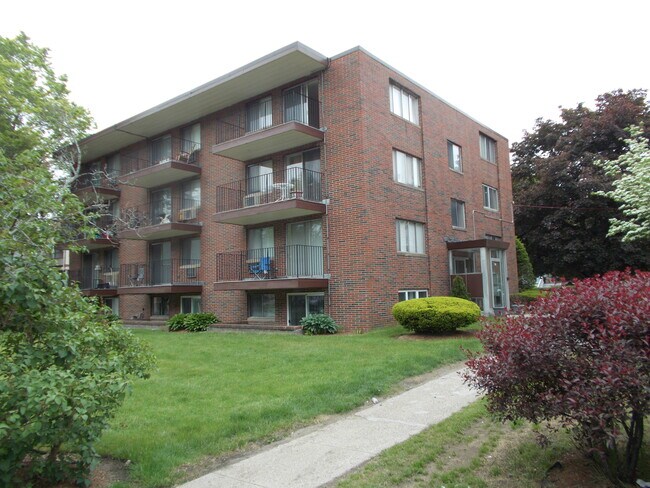 Primary Photo - 447 Pleasant St