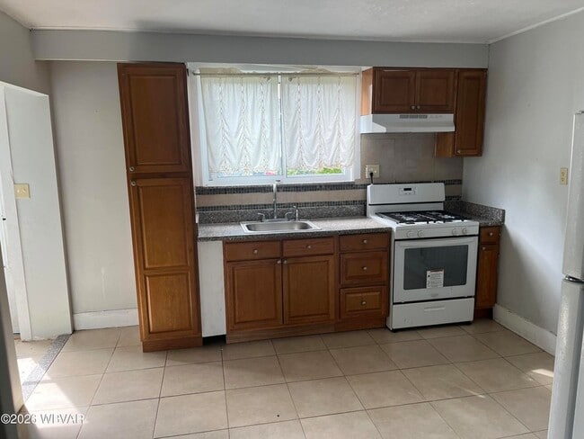 Building Photo - 336 Hastings St