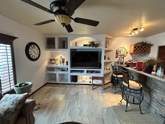 Building Photo - 12416 Flora Alba Dr