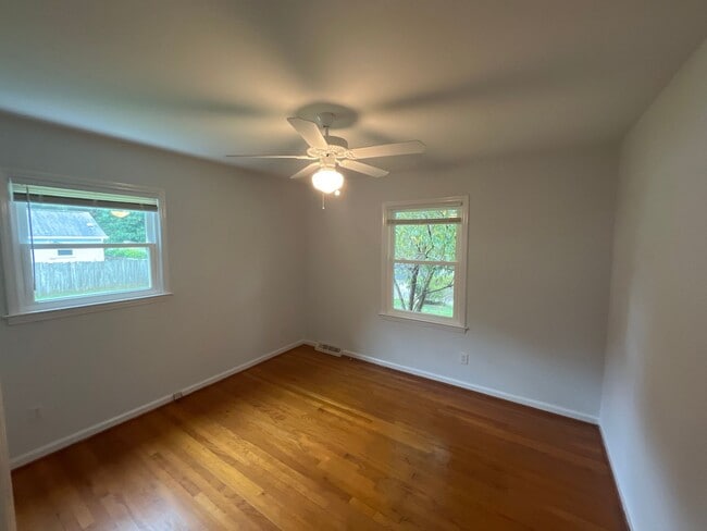 Building Photo - Move-in Ready Home Located in The Four Sea...