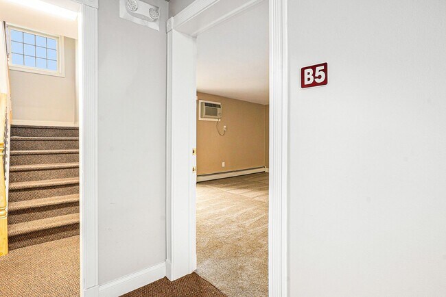 Building Photo - Almont Terrace - 730