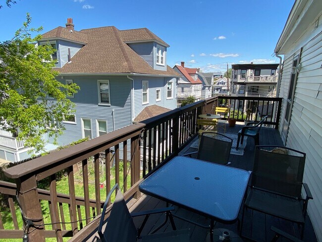 Building Photo - NO BROKER FEE!   WOW!  2 LEVEL 3 BED IN BRIGHTON CENTER AVAIL FOR A 9/1 MOVE-IN