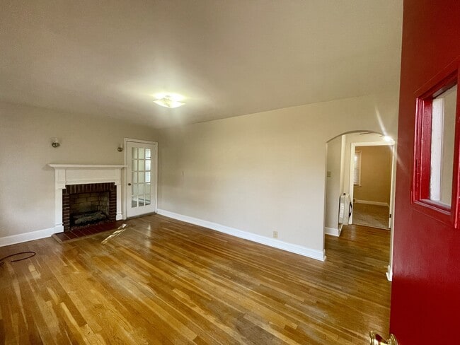 Building Photo - 2421 Old Forest Rd