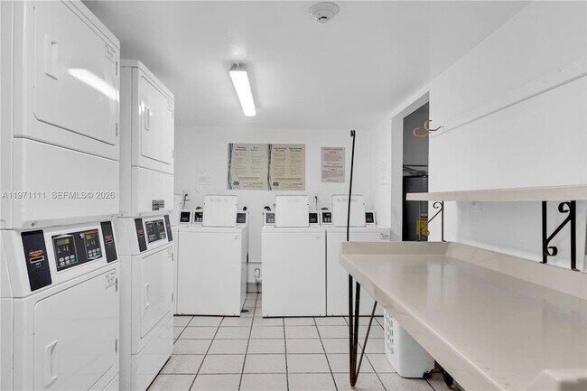 Building Photo - 830 NW 87th Ave