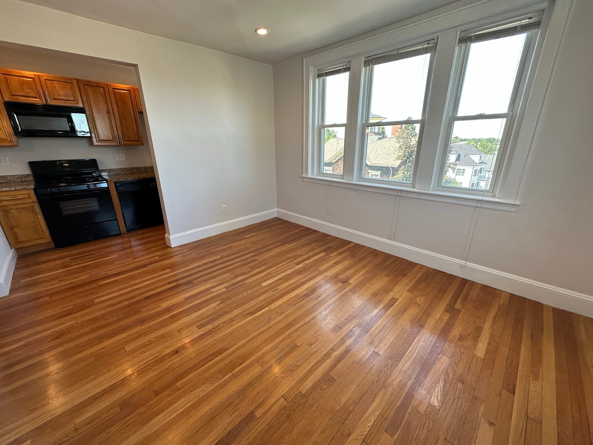 Building Photo - 130 Highland Ave