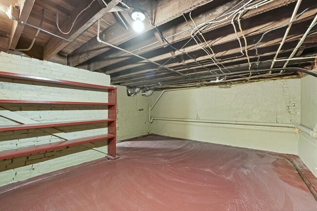 Building Photo - New THREE BED listing in Fort Wayne!