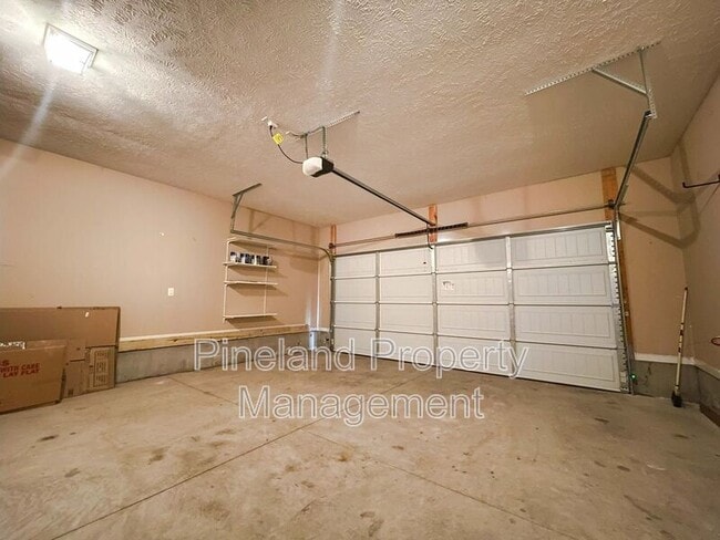 Building Photo - 395 Americana Dr