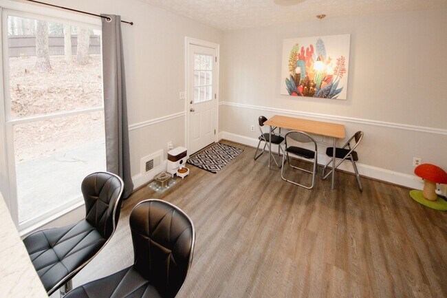 Building Photo - 1424 Shadowbrook Dr