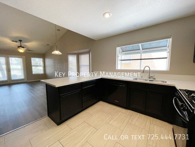 Building Photo - REMODELED 2 BEDROOM 2 BATH TOWNHOME ON THE...