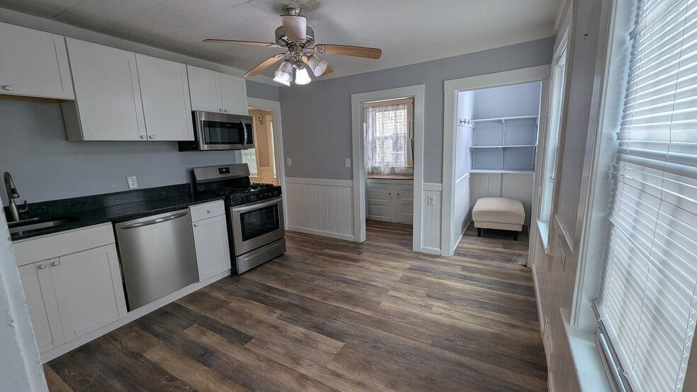 Kitchen - 13 Forest Ave