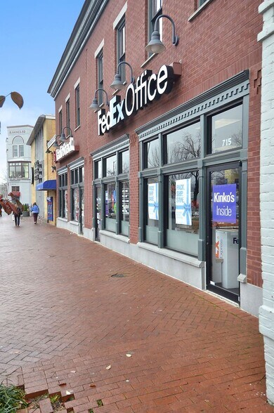 Building Photo - 1110 3rd St NE