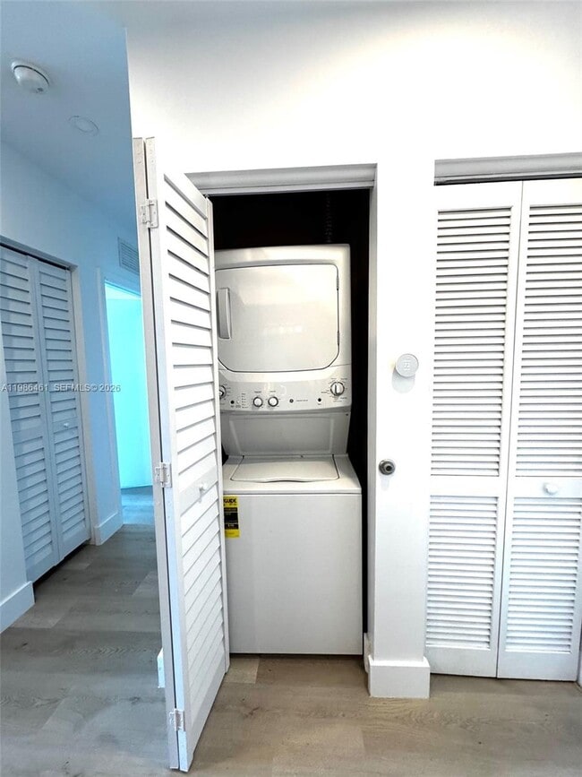 Building Photo - 2525 SW 3rd Ave