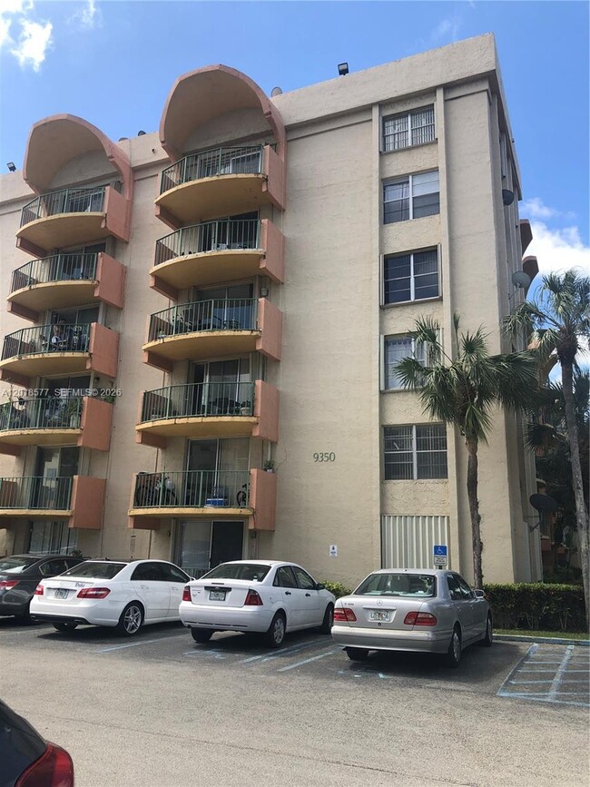Building Photo - 9350 Fontainebleau Blvd