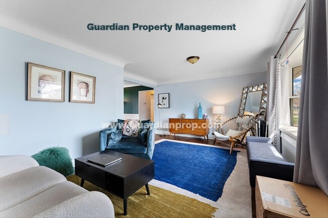 Building Photo - Move-in Special! Crystal Single Family Home, Fenced Yard, 2 Car Garage, Avail March