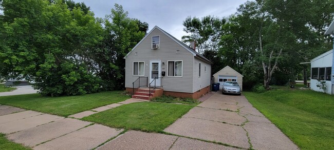 Building Photo - Single Family Home In Wausau! Deposit Spec...