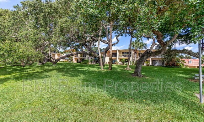 Building Photo - 390 Golfview Rd