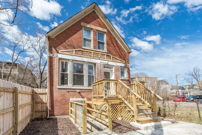 Building Photo - 7144 S Wentworth Ave