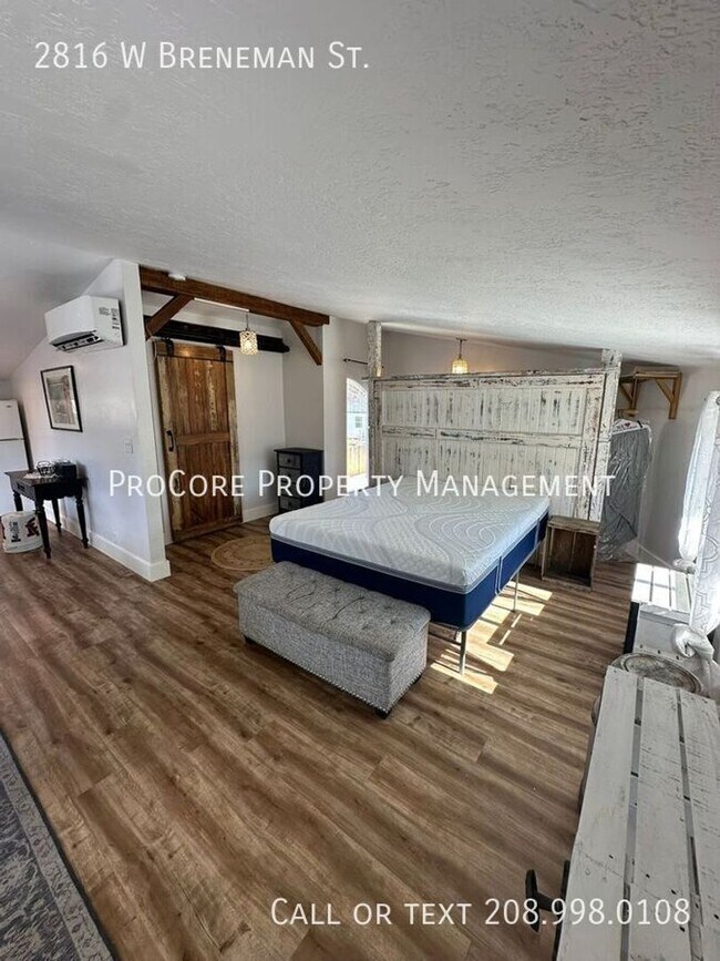 Building Photo - Charming Upper Unit Studio – Fully Furnished Above Garage | $1,195.00 | Near Downtown