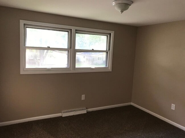 Building Photo - 6735 Van Buren Pl