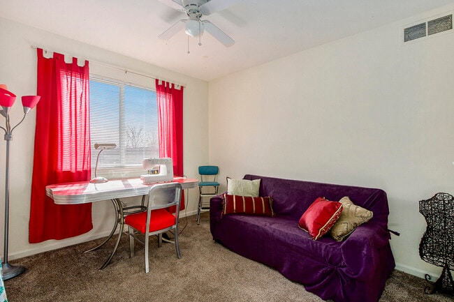 Building Photo - 7848 Trotters Park St