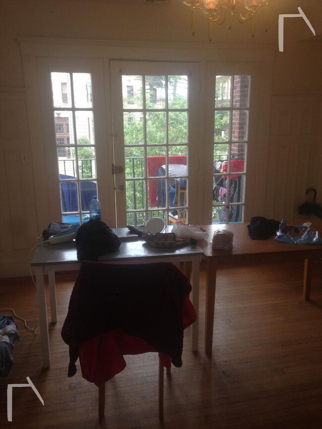 Building Photo - Brighton/Cleveland Circle 4 Bed Available ...