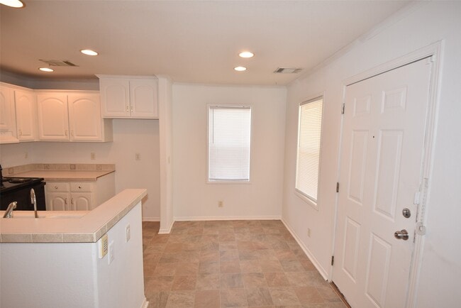 Building Photo - 10010 Sugarvine Ln