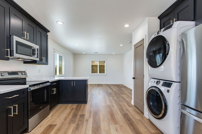 Building Photo - 1329