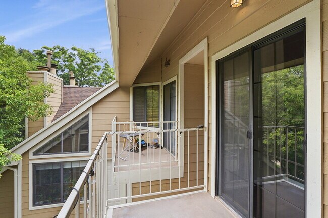 Building Photo - $1,945.95- 1 Bed, 1 Bath Updated Lofted Condo in Boulder with Central AC and In-Unit Laundry!
