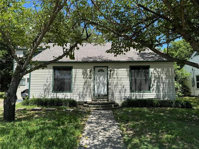 Primary Photo - 208 N Elm St