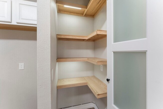 Building Photo - 13942 Longstreet Rd