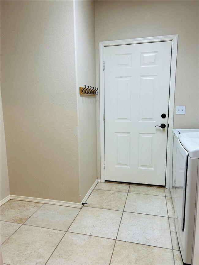 Building Photo - 15 Mills Dr