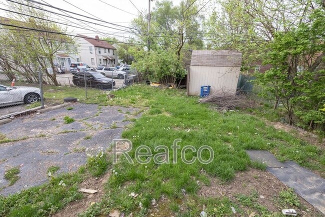 Building Photo - 2818 Vanderberg Ave