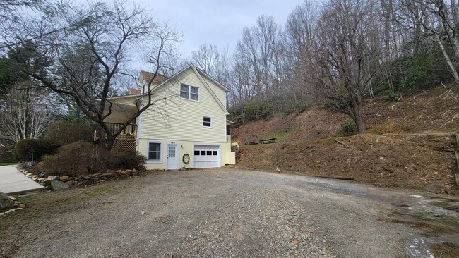 Building Photo - 120 Guffey Mountain Rd