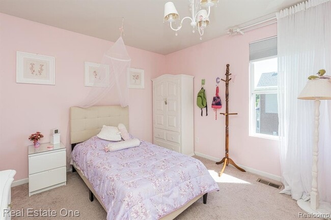 Building Photo - 124 Oakland Crest Dr