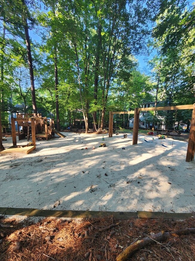 Building Photo - 115 Creekview Cir