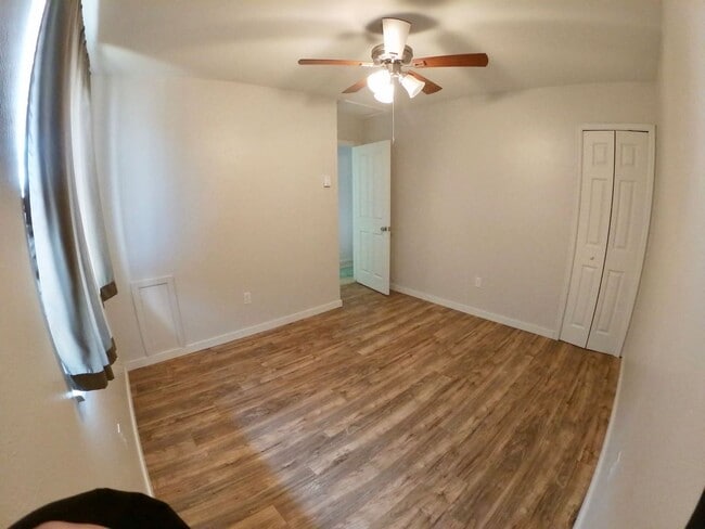 Building Photo - Newly Renovated 2-Bedroom, 1-Bathroom Unit!