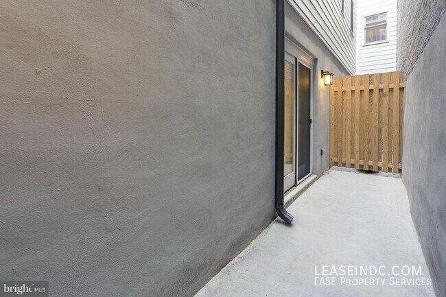 Building Photo - 2142 O St NW