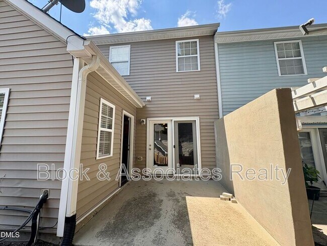 Building Photo - 255 Plaza Dr