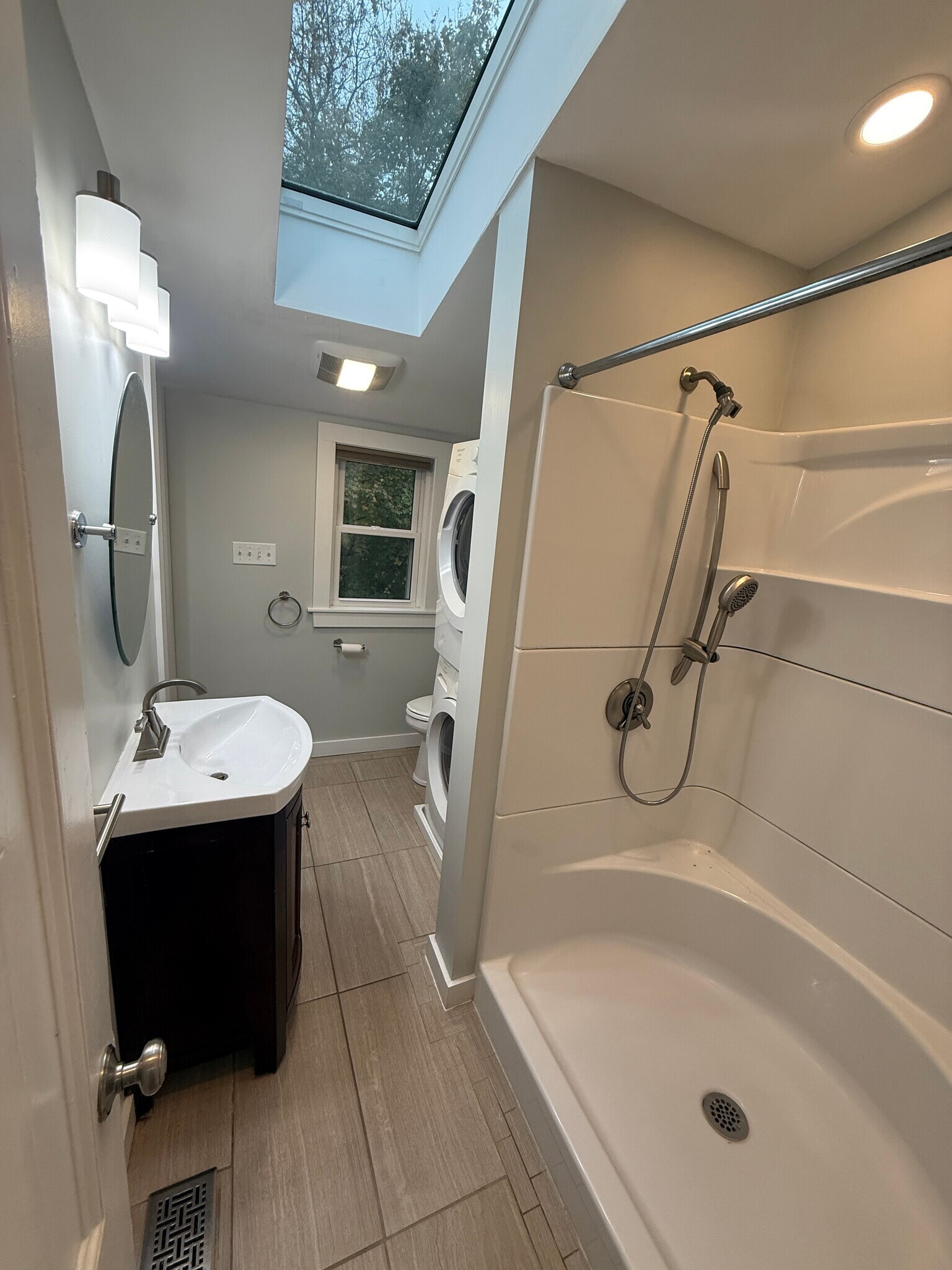 Building Photo - 7 Maverick St