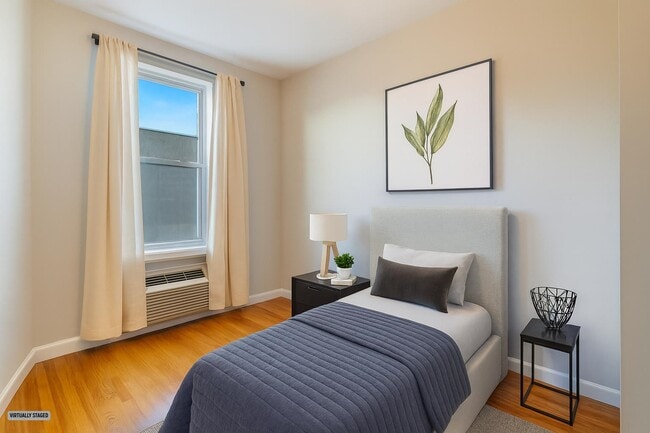 Building Photo - 734 Adams St