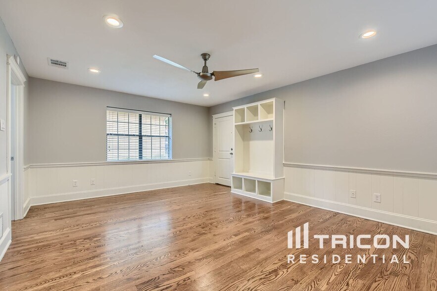 Building Photo - 207 Tanglewood Dr