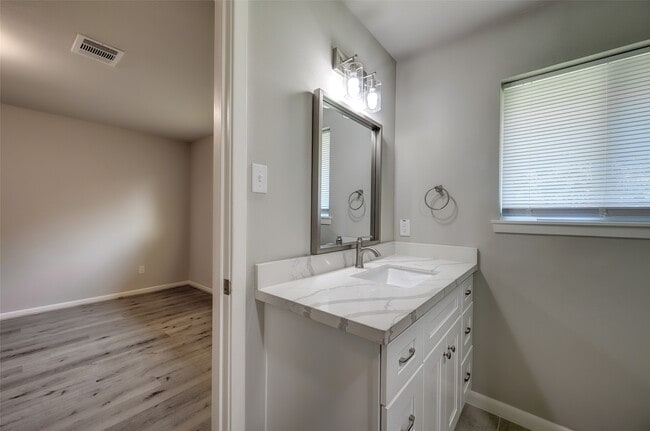 Building Photo - 5451 Loch Lomond Dr