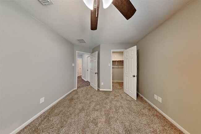 Building Photo - 17919 Royal Gate Ln