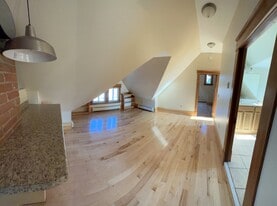 Building Photo - 19 Hickok Pl