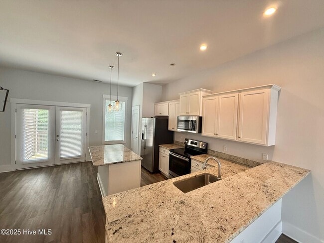 Building Photo - 4006 Tamarisk Ln