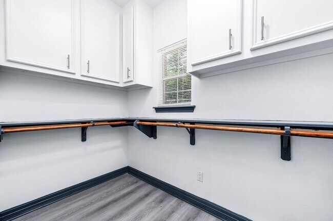 Building Photo - 8903 Sultan Dr