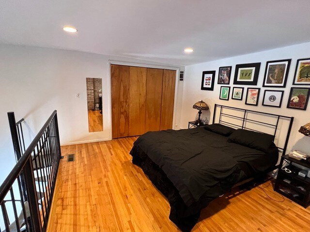 Building Photo - 2129 N Southport Ave