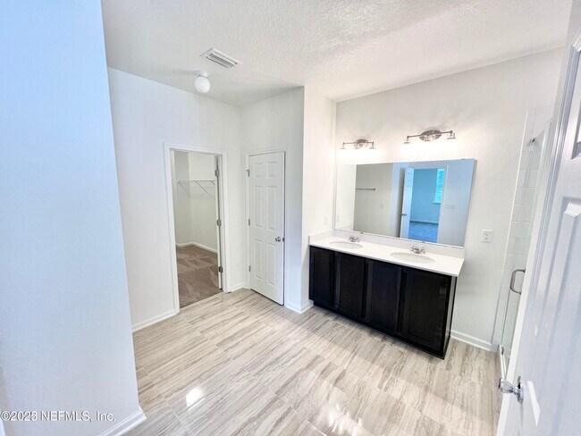 Building Photo - 12859 Logans Walk Ln