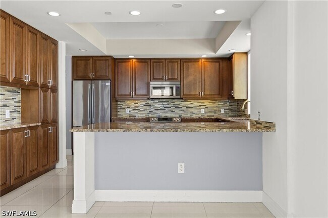 Building Photo - 1325 Snell Isle Blvd NE